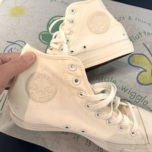 Chuck Taylors converse allstars